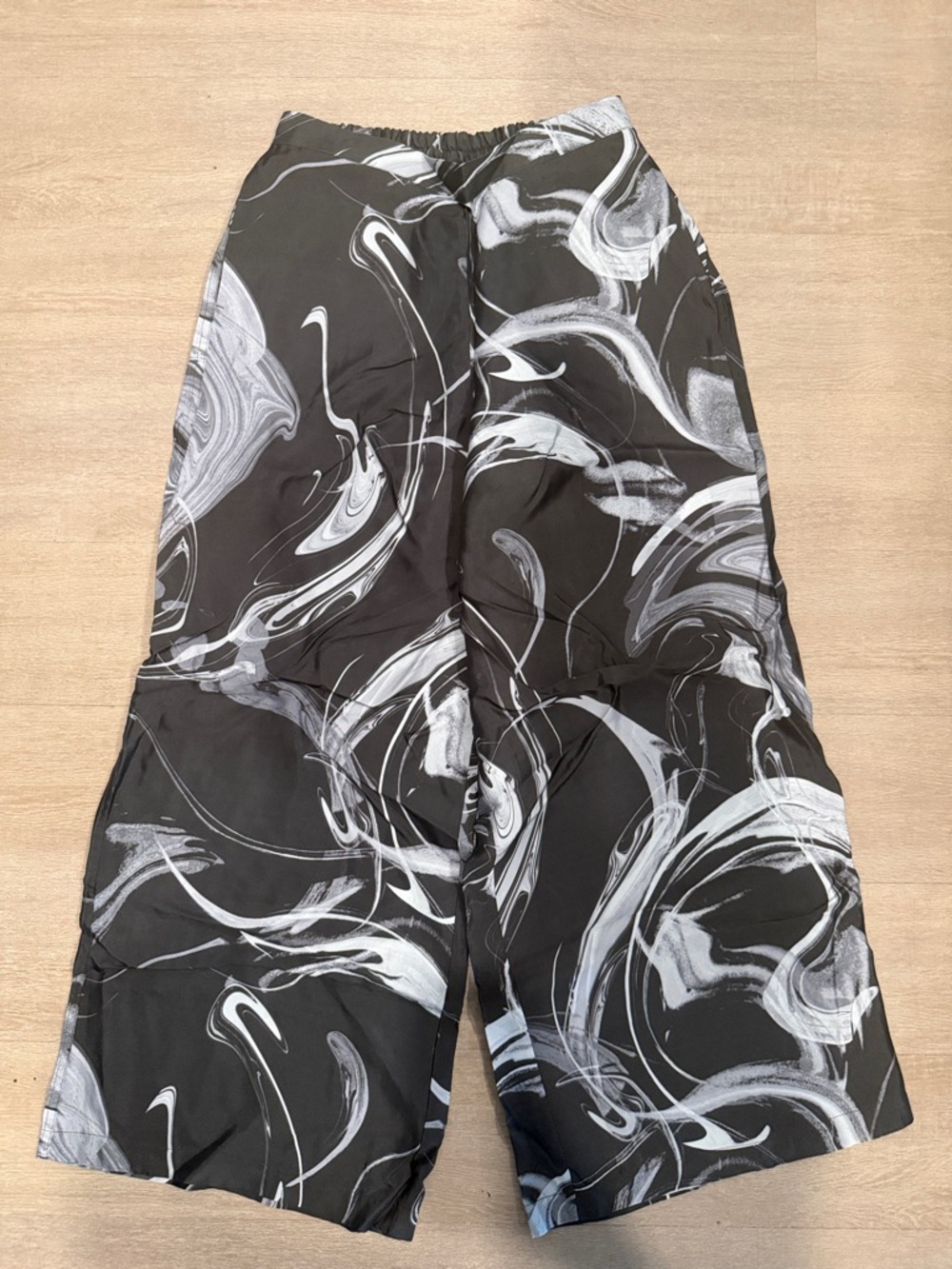 Athleta Black and White Marble Calm Cool Wide Leg Pants- Size Medium NWOT